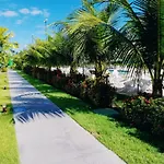 Palm Acqua Resort